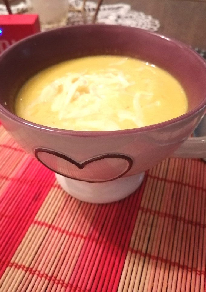 Una foto de Sopa cremosa de calabaza y verdeo