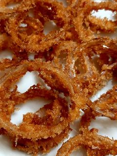 क्रिस्पी अनियन रिंग्स (Crispy onion rings recipe in hindi) रेसिपी मुख्य फोटो