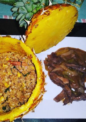 Una foto de Khao Pad Saparod a lo Boricua con Pepper Steak