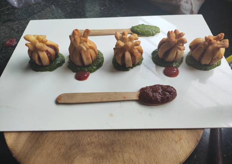 Spicy sezwan potli from left over aalu sabji