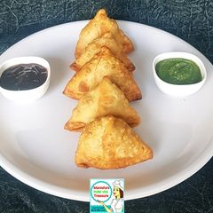 A picture of Aloo Matar Samosa.