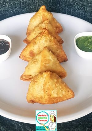 A picture of Aloo Matar Samosa.