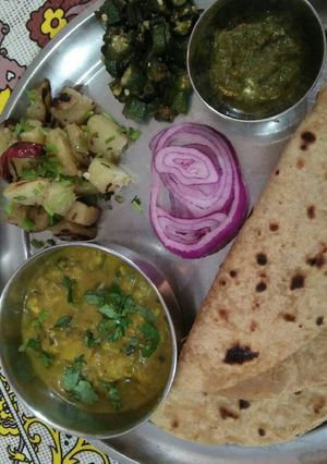A picture of Lauki ki sabji, bhindi, garlic Celery, palak &parathi.
