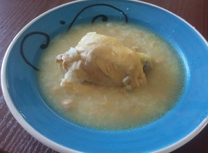 Una foto de Consome de pollo