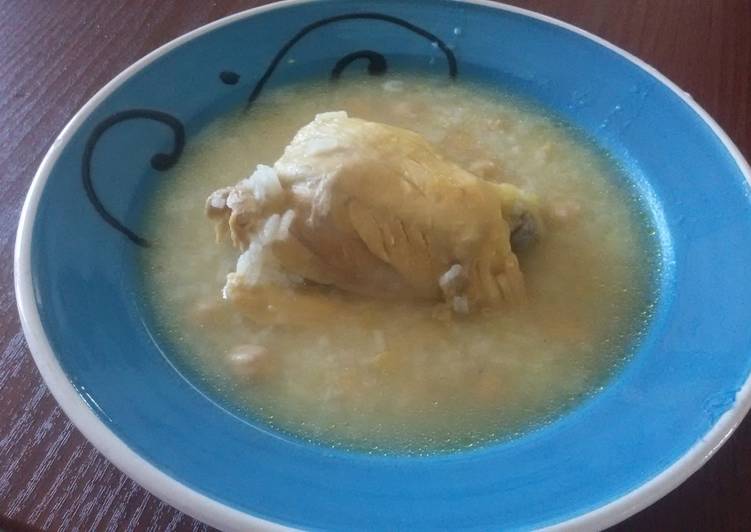 Consome de pollo