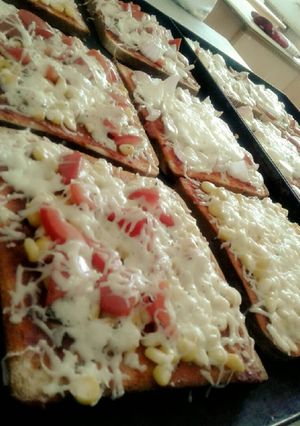 A picture of Bread pizza.