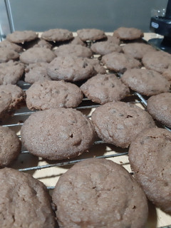 Una foto de Galletas melosas de chocolate
