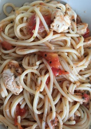 Une photo de Spaghetti poulet tomates