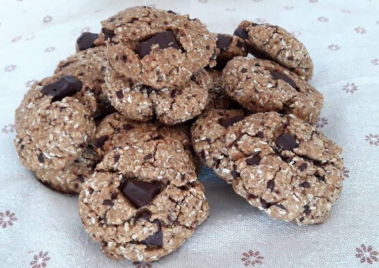 Biscotti con avena, cocco e cioccolato