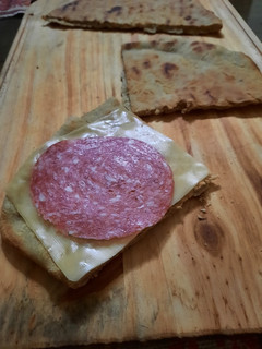 Una foto de Sandwichs con pan tortilla santiagueña casera