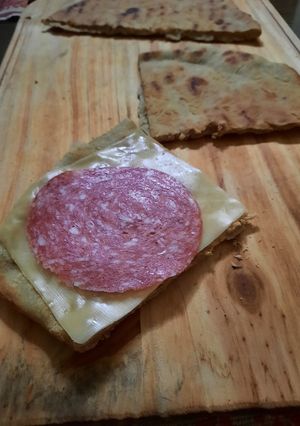 Una foto de Sandwichs con pan tortilla santiagueña casera