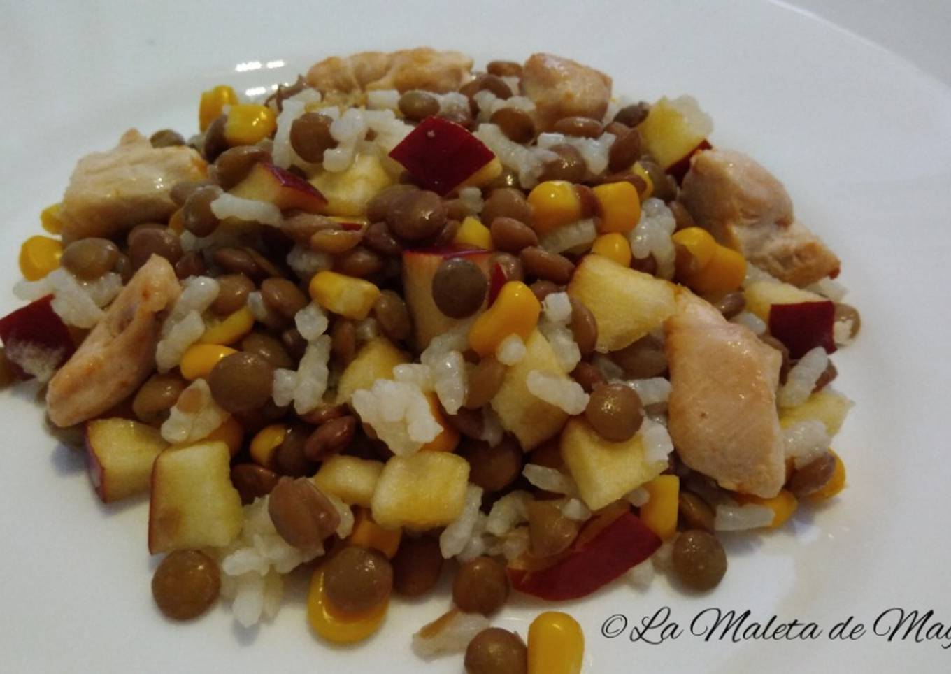 Ensalada de lentejas con arroz y manzana