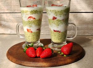Una foto de 🍵🍓Matcha strawberry chía pudding 🍵 Fresco, saludable y saciante 🍓🍵