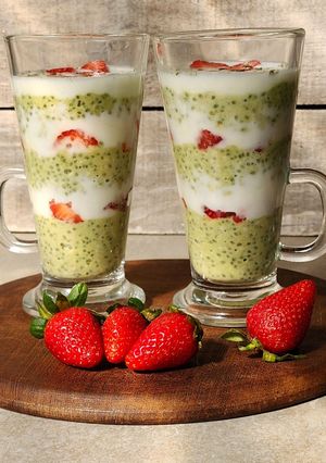 Una foto de 🍵🍓Matcha strawberry chía pudding 🍵 Fresco, saludable y saciante 🍓🍵