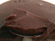Una foto de chocoflan sin leche condensada