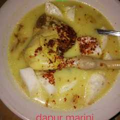 A picture of Ketupat opor ayam keto.