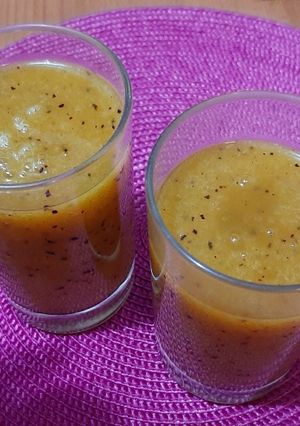 Una foto de Mango en jugo con arándanos