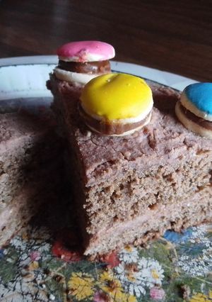 Una foto de Torta de tres Azúcares con Crema de Chocolate y Queso Crema