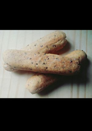 Una foto de Salchichas envueltas en masa integral saborizada🌭😉