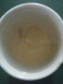 Una foto de Té de raíz de jengibre, miel y y cascarita de naranja