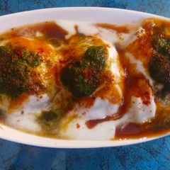 A picture of Streamed dahi vada.