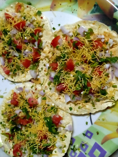 મસાલા પાપડ (Masala papad Recipe in Gujarati) રેસીપી મુખ્ય ફોટો