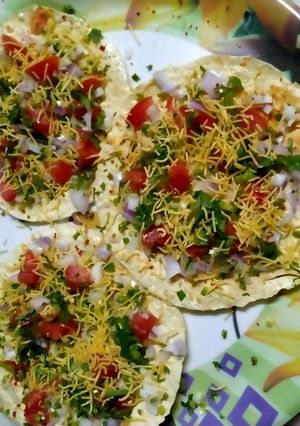 મસાલા પાપડ (Masala papad Recipe in Gujarati) રેસીપી મુખ્ય ફોટો