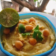 A picture of Hummus.