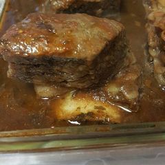 A picture of Tangy Braised Short Ribs.