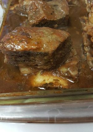 A picture of Tangy Braised Short Ribs.