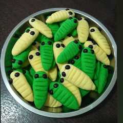 A picture of Cookies susu ulat Hijau/kuning simple.