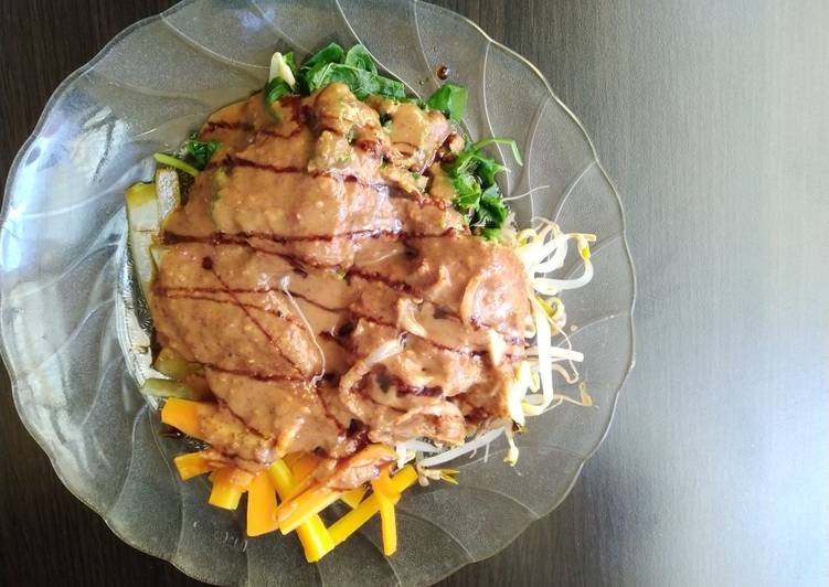 Cara Gampang Menyiapkan Vegetable Salad With Peanut Sauce Alias Lotek, Bisa Manjain Lidah