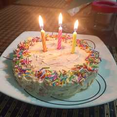 Una foto de Funfetti cake🎂 Torta de cumpleaños