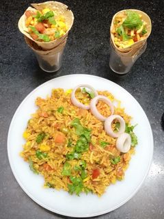 તવા પુલાવ વિથ પાપડ ચાટ (Tava Pulav With Papad Chaat Recipe In Gujarati) રેસીપી મુખ્ય ફોટો