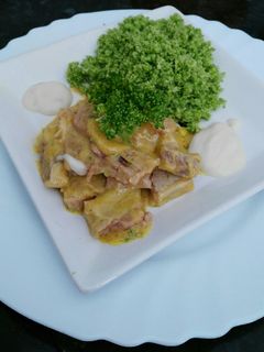 Una foto de Cuscus de brócoli con chuletas de cerdo al curry