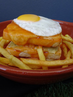 Foto de Francesinha de Bacalhau com queijo da ilha Graciosa