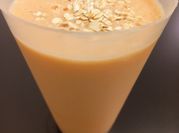 Una foto de licuado de papaya con leche