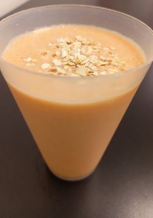Una foto de Licuado de Papaya con Leche y Avena