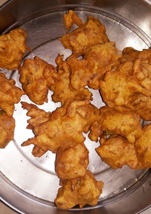 A picture of Onion pakoda.