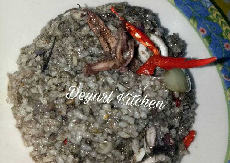 3Cara Membuat Nasi Goreng Cumi Hitam Sederhana ala Deyarl Kitchen yang Renyah