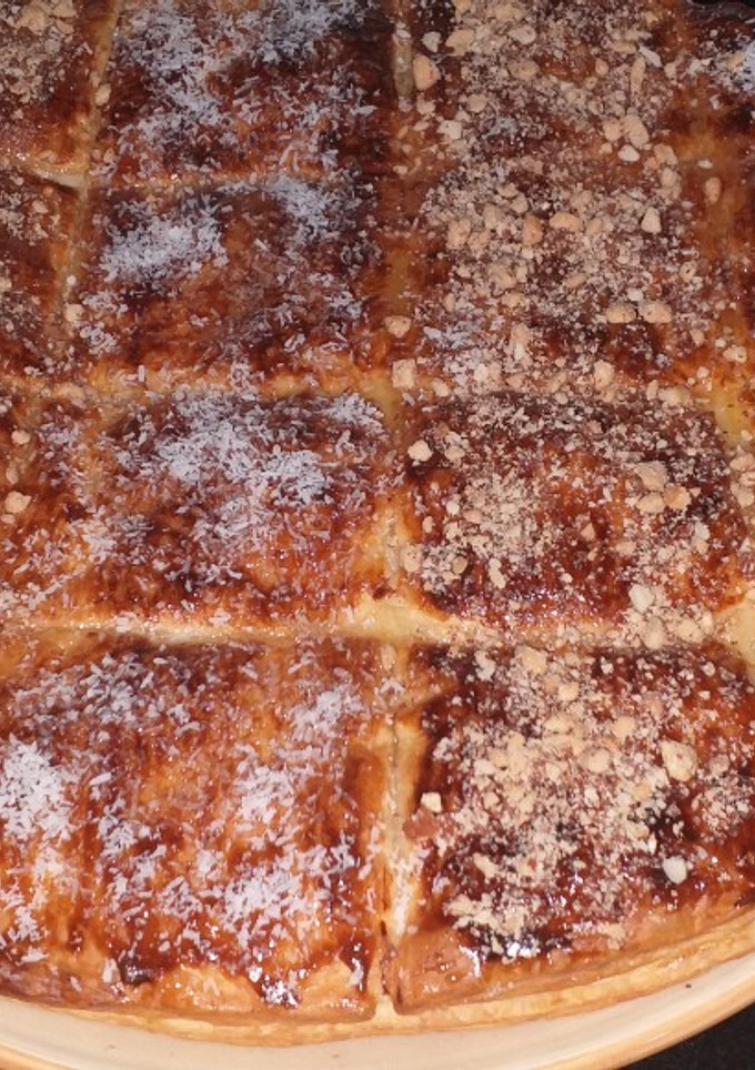 Una foto de Hojaldre relleno con crema pastelera