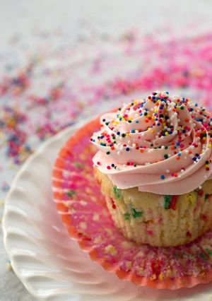 A picture of Cupcakes with Sprinkles(Confetti).