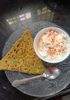 A picture of Methi Aloo paratha.