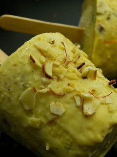 மாம்பழ குல்பி ஐஸ் (Maambala kulfi ice recipe in tamil) செய்முறை முக்கிய புகைப்படம்