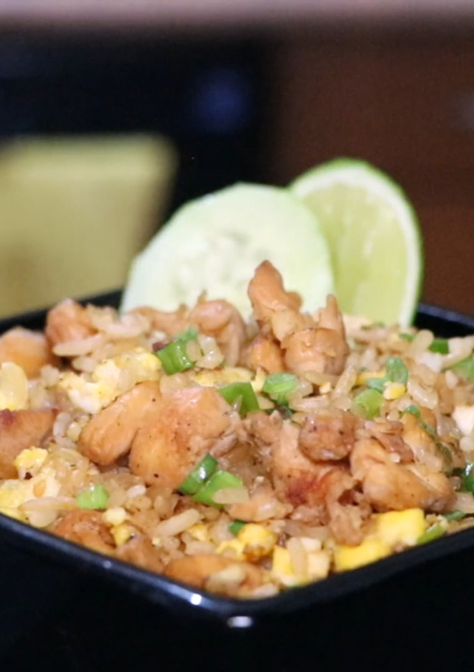 Una foto de Arroz frito con pollo