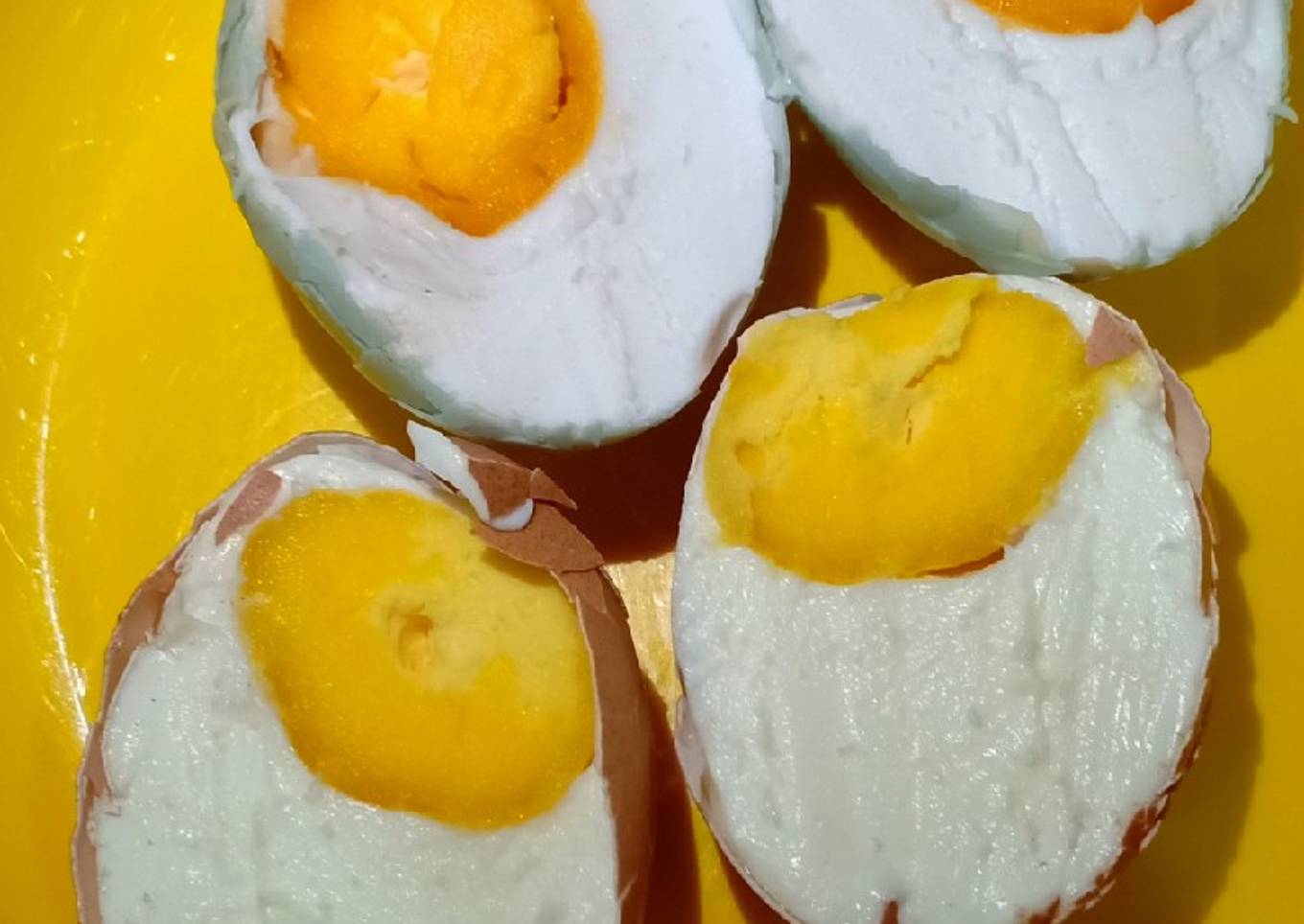 Telur asin ayam dan bebek