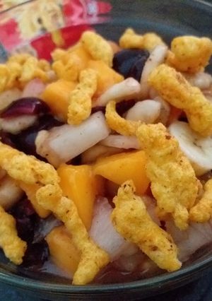 A picture of Fruit Munch🍌🍒🍎with Kurkuray Crunch😉🌶.