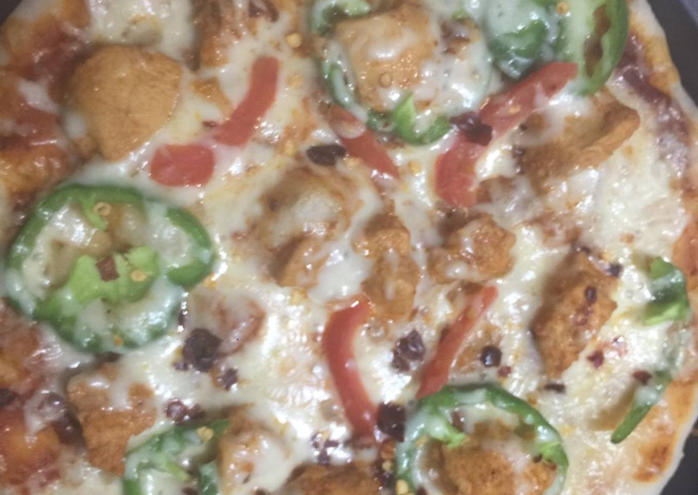 Tandoori chicken pizza