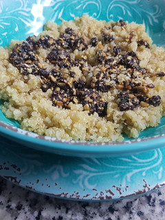 Una foto de Quinoa con Pesto de Azaí o Açaí