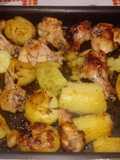 Frango assado com limão, tomilho e batatas "alhadas"